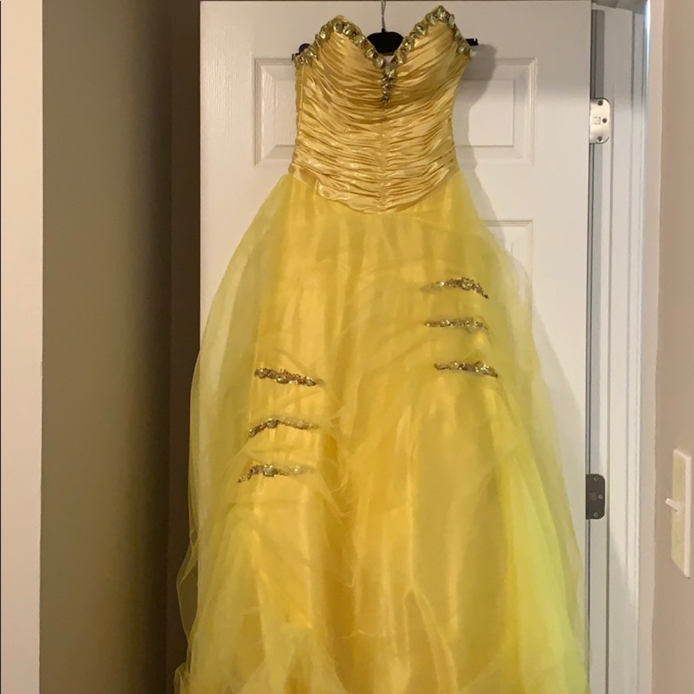 Gorgeous Yellow Gown/Prom Dress!